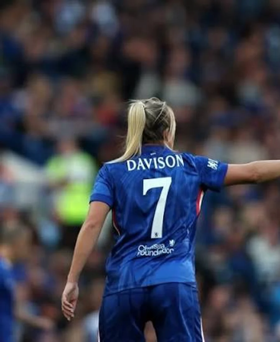 Davison wearing number seven
